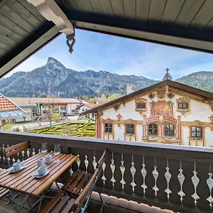 neu-moderner-bayrischer-flair-vor-pilatushaus.com-bavaria.com/